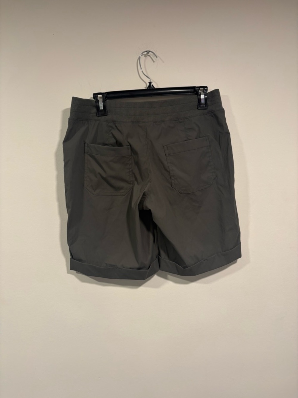 Te Verde Olive Hybrid Shorts with Zipper Pockets - Picture 9 of 10